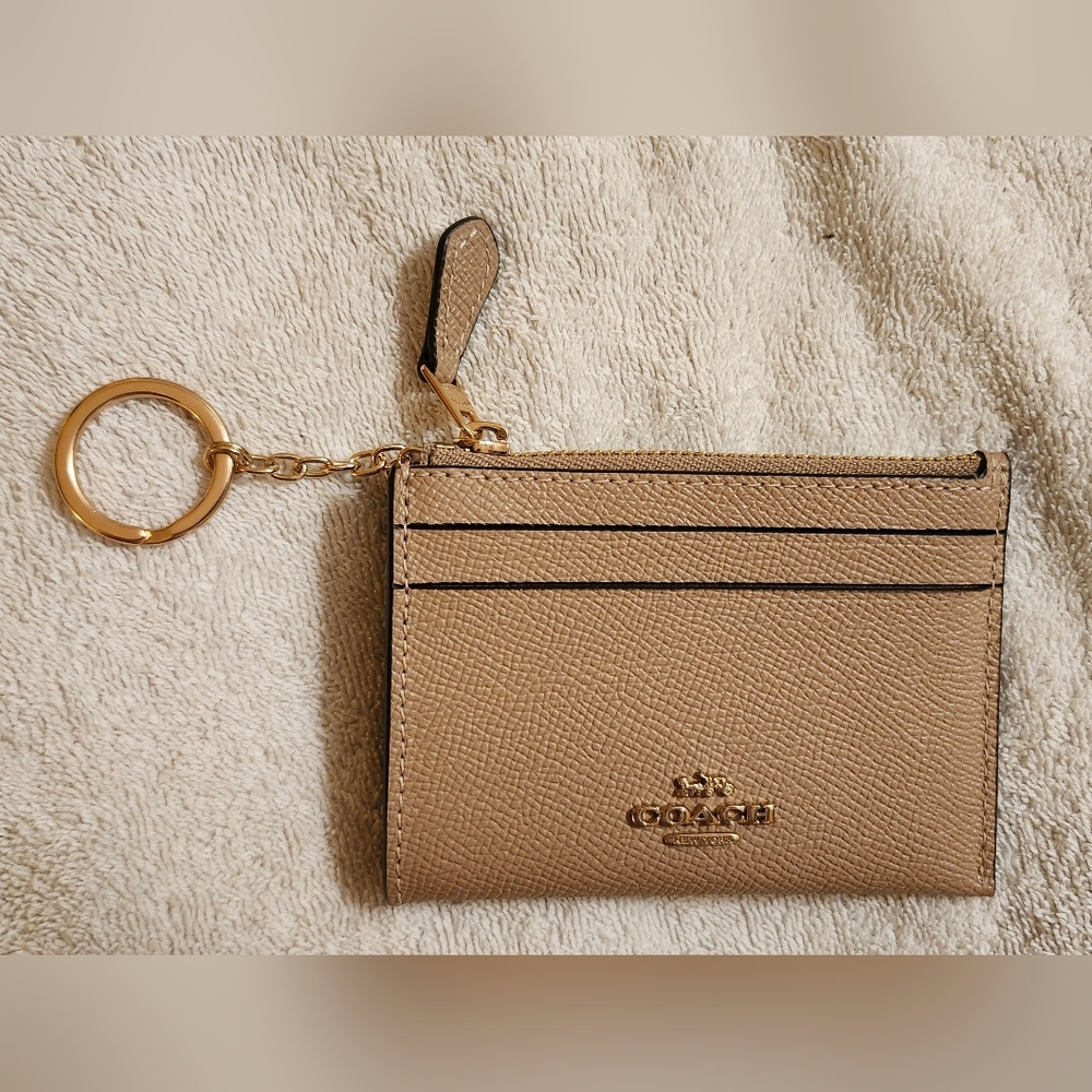 NWOT Authentic Coach Beige Leather with Gold Skinny Mini Zip ID Wallet